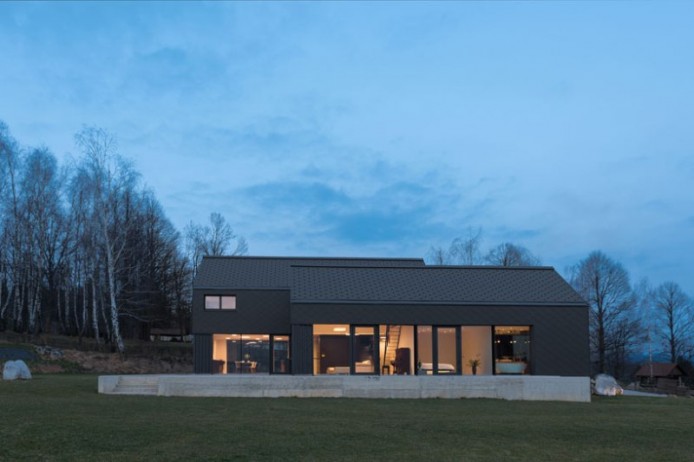 Монохром в сельской Словении от Sono Architects
