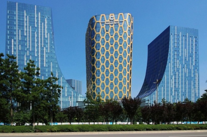 «Сотовый» фасад от Interdesign и Hugo Kohno