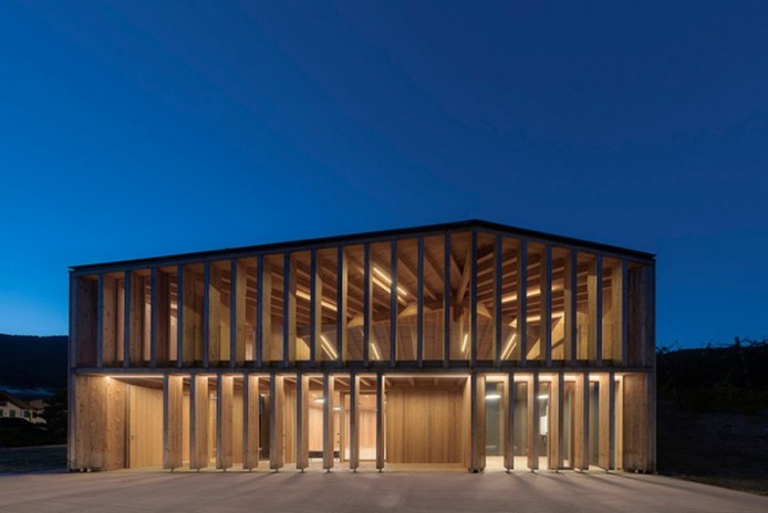 Вид из здания на окрестности открывается фантастический.