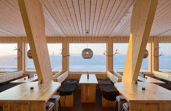 А-ресторан в горах от Murman Arkitekter