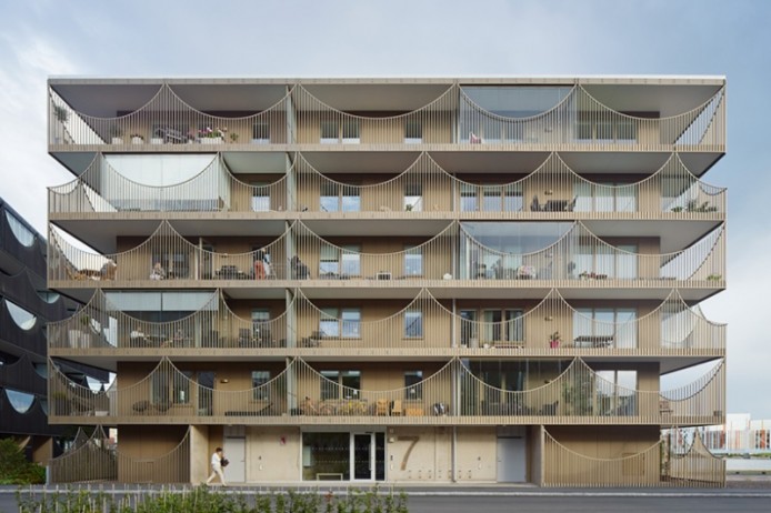 Перевернутые арки для балконов от Tham & Videgård Arkitekter