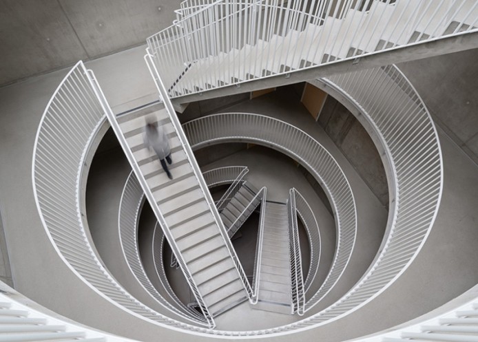 Перевернутые арки для балконов от Tham & Videgård Arkitekter