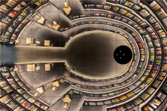 XL-MUSE превратил книжный магазин в театр книг, Ханчжоу, Китай.