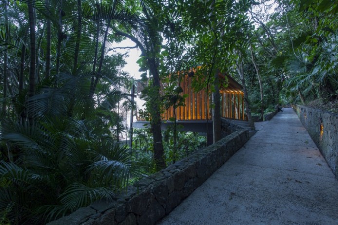 Часовня над океаном от Bernardes Arquitetura