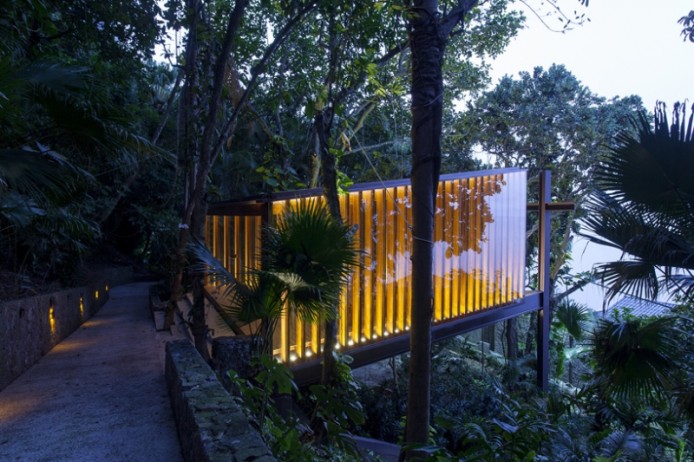 Часовня над океаном от Bernardes Arquitetura