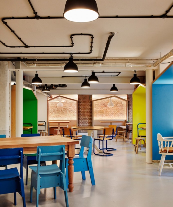 Веселенький хостел в бывшем музее от DesignAgency