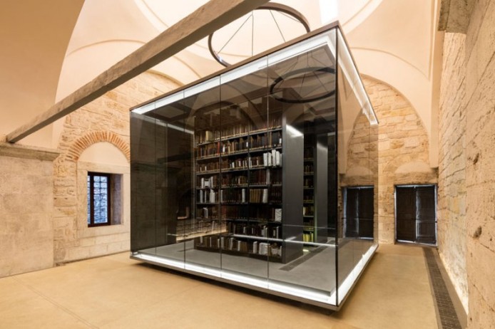 Студия Tabanlioglu Architects обновляет старейшую библиотеку Стамбула.