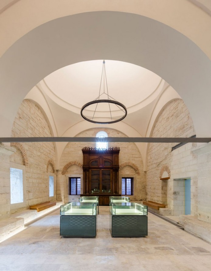 Студия Tabanlioglu Architects обновляет старейшую библиотеку Стамбула.